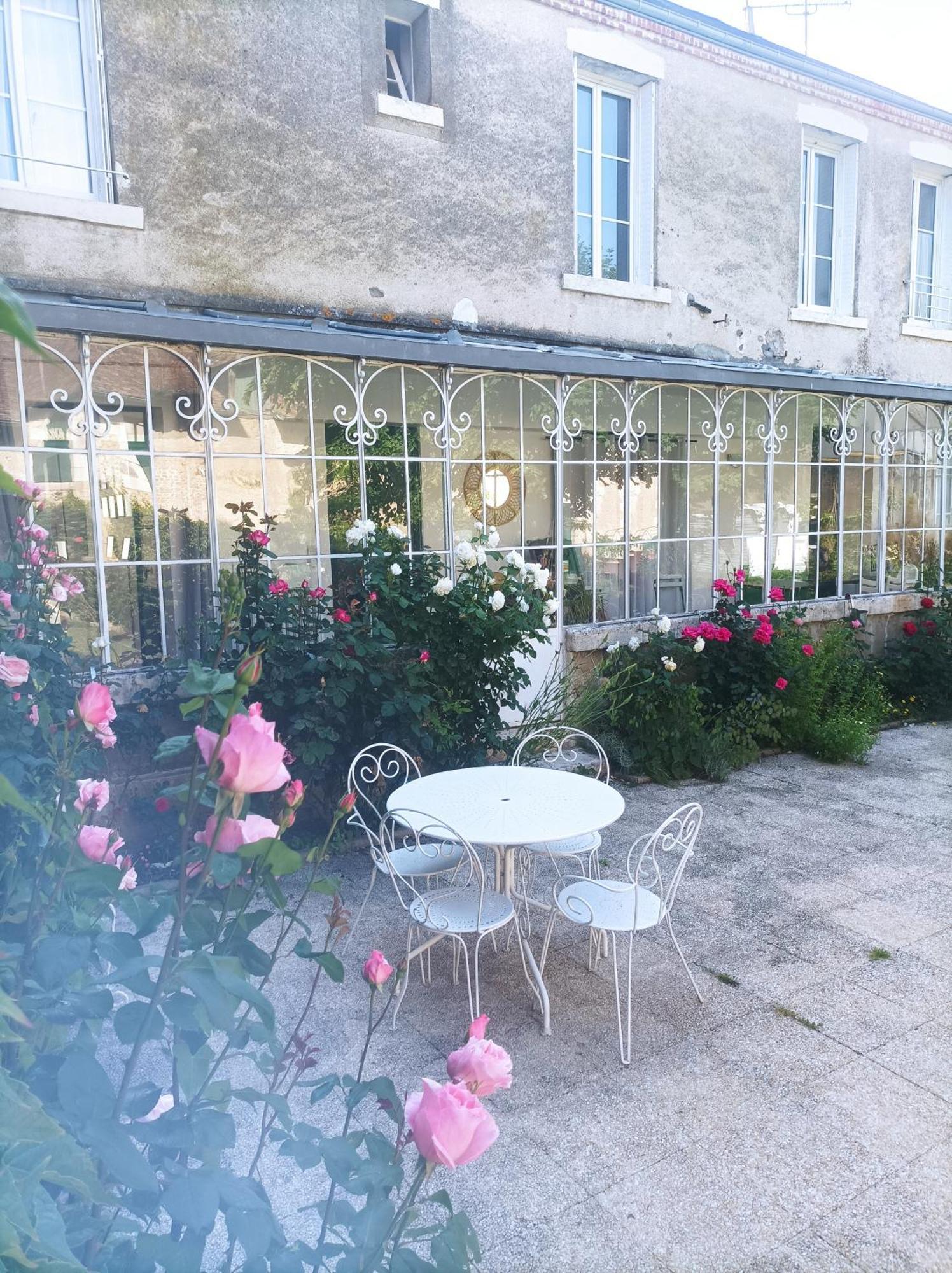 Vatan Le Relais Des Roses- Chambres D'Hotes מראה חיצוני תמונה